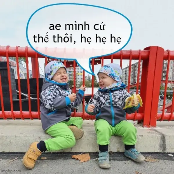 Meme hài hước hẹ hẹ hẹ của hai em bé