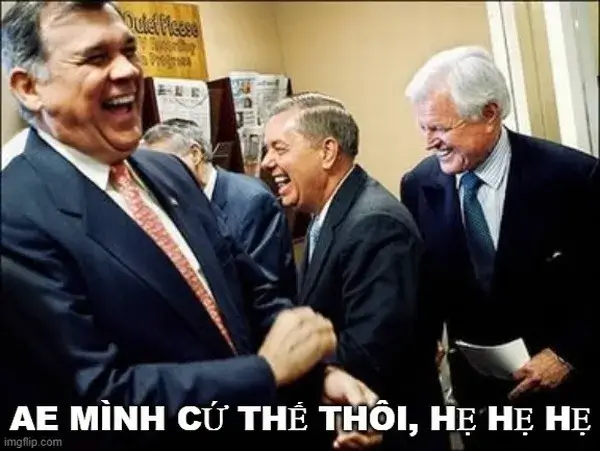 Ảnh meme anh em mình hết tiền vẫn cười hẹ hẹ hẹ
