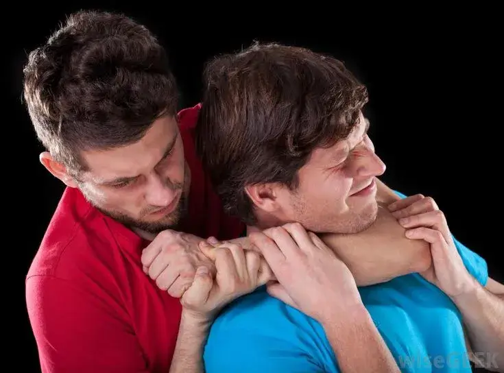 Meme siết cổ giả vờ tức