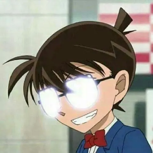 Conan meme kính phát sáng