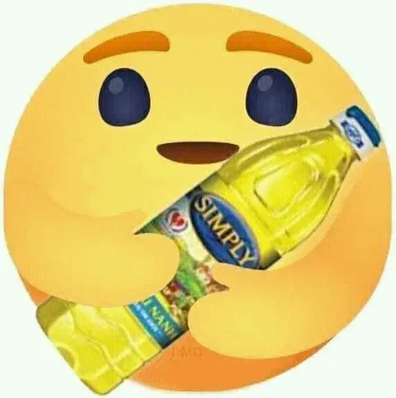 Meme cầm chai dầu ăn