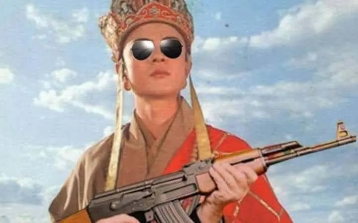 Meme Đường Tăng Cầm Súng