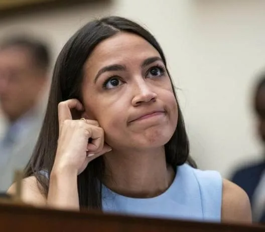 Meme gãi đầu suy nghĩ