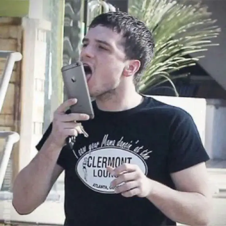 Meme Liếm Màn Hình Điện Thoại