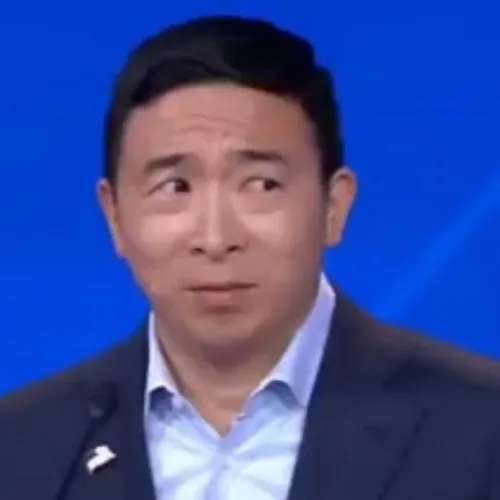 Meme ánh mắt nghi ngờ