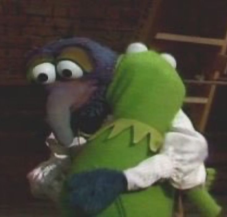 Meme ôm giúp cuộc trò chuyện trở nên thân thiện và gần gũi hơn