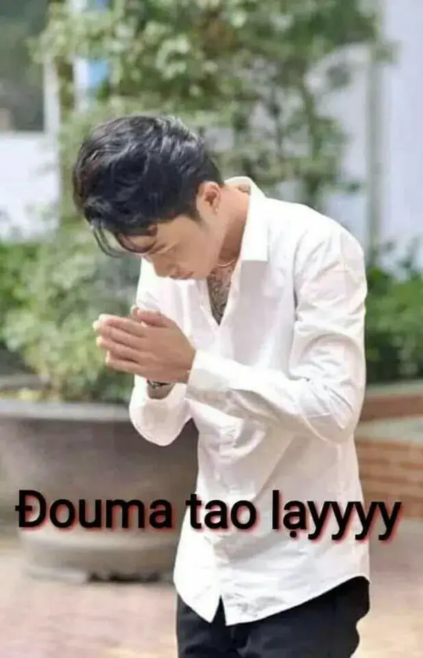 Meme quỳ lạy 11