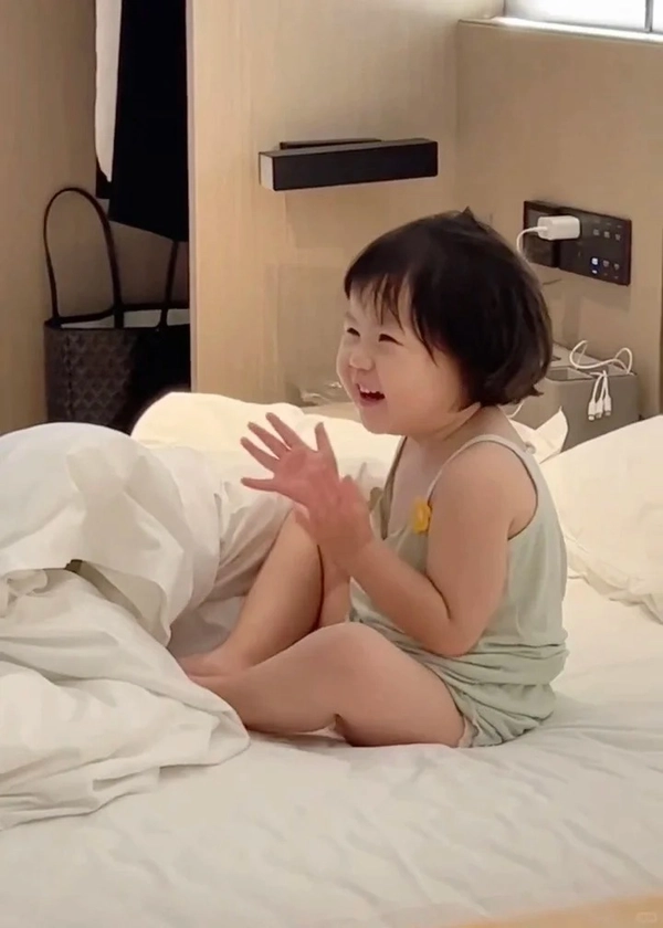 meme vỗ tay mỉa mai