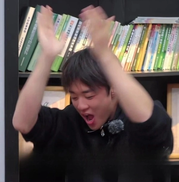 meme vỗ tay xuất sắc