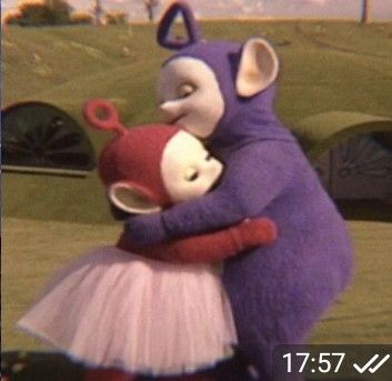 Một chiếc meme ôm tim đủ để lan tỏa năng lượng tích cực