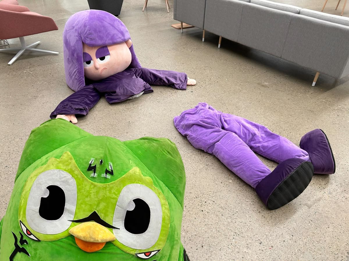 Người học thường chia sẻ Duolingo meme như một cách khích lệ bản thân mỗi ngày