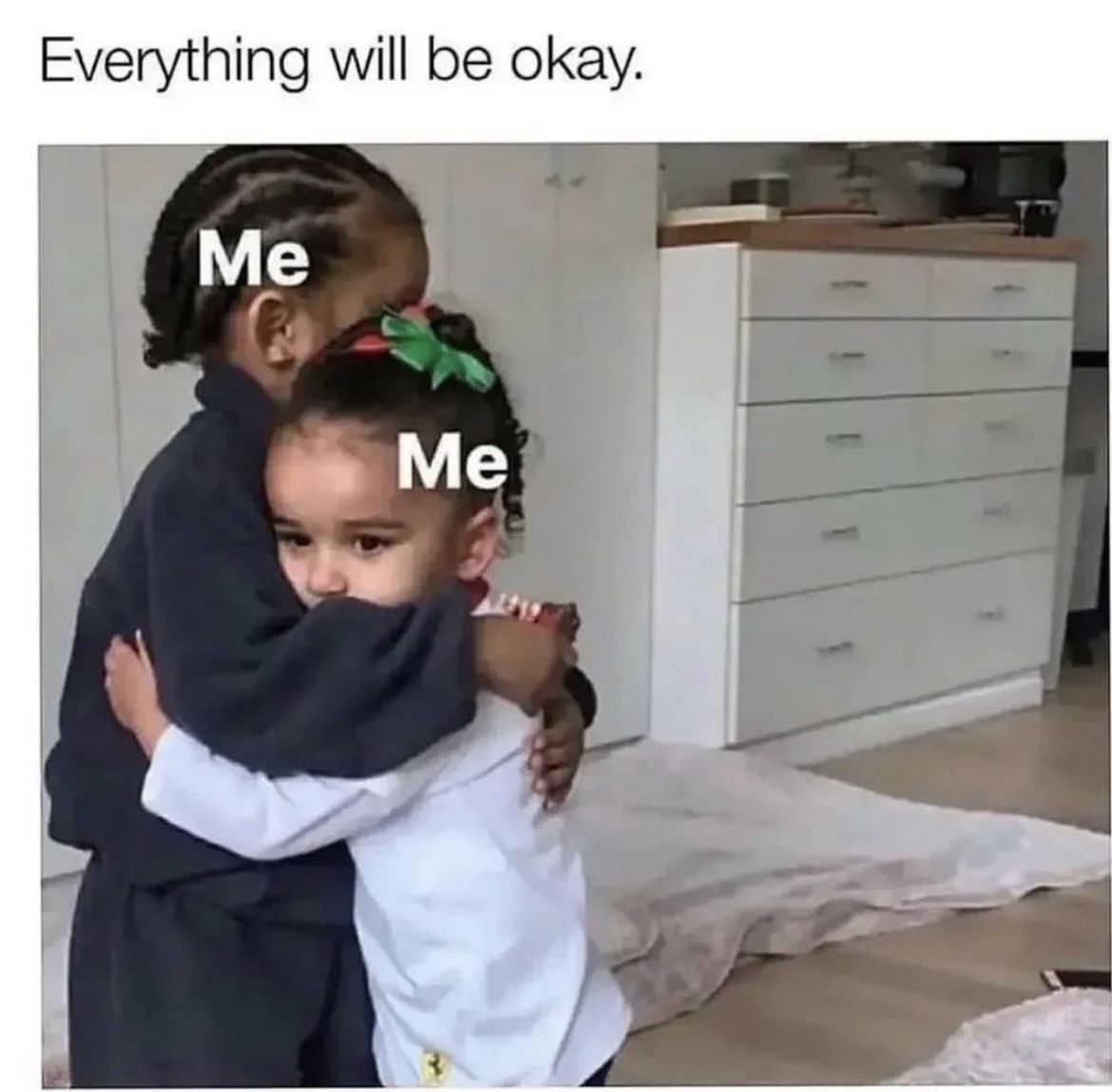 Những meme ôm nhau cute thường xuất hiện trong group vui nhộn