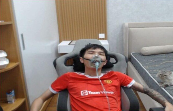 Tú Sena thở oxy meme