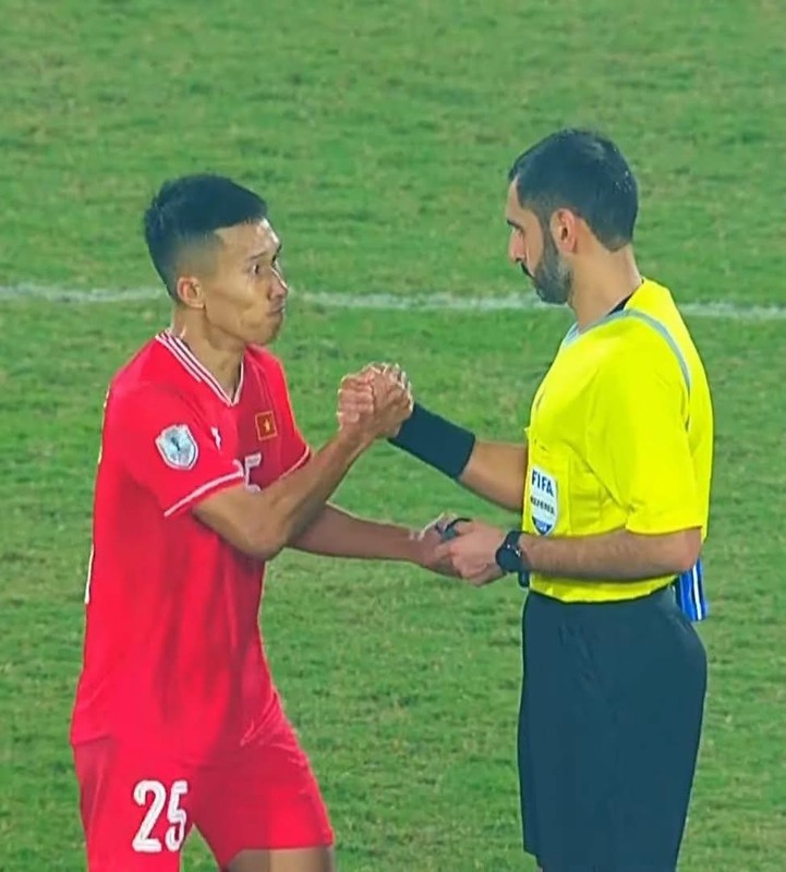 Doãn Ngọc Tân trở thành 'meme sống' của tuyển Việt Nam